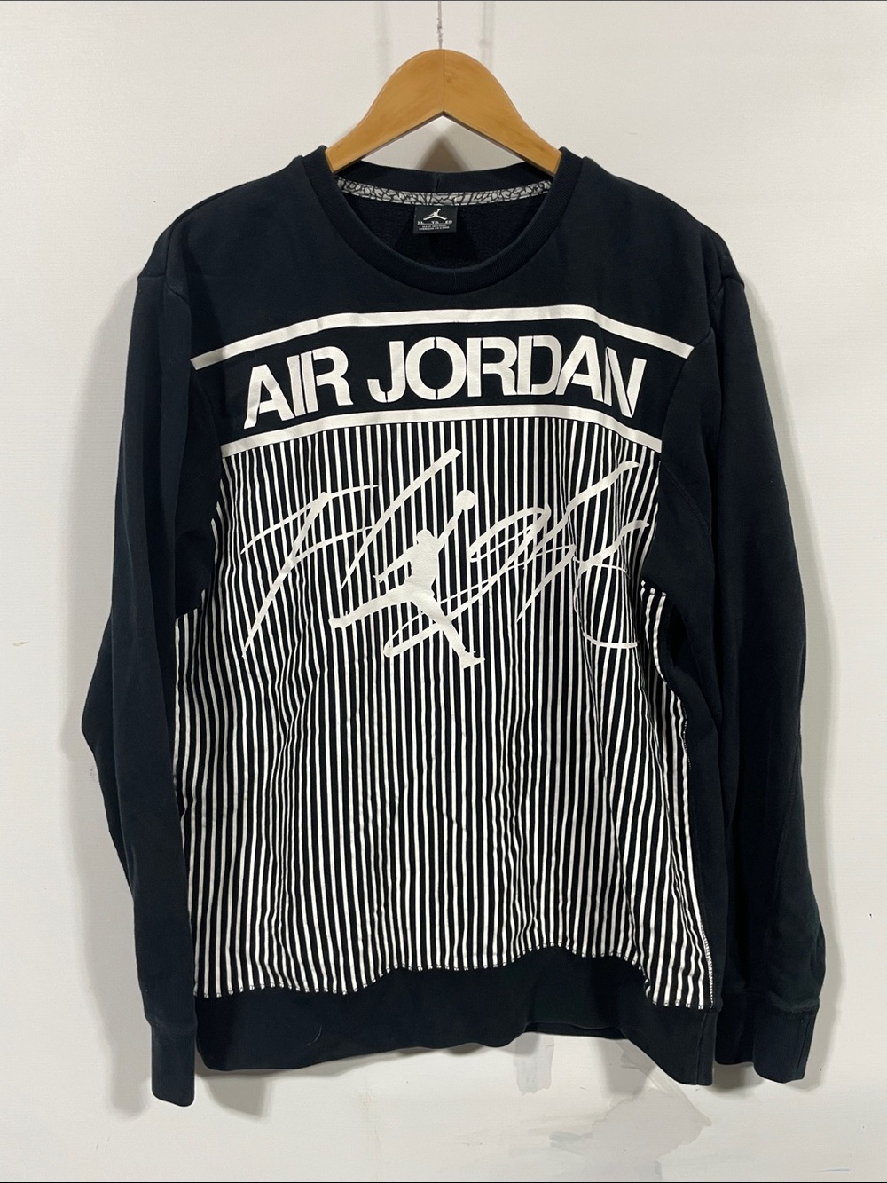 Jordan Men’s Black & White Air Jordan Graphic Crewneck